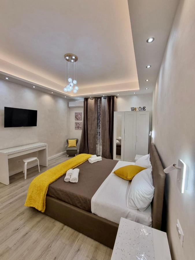Close To The Coloseum, 2 Minutes Walk From Metro A Lägenhet *