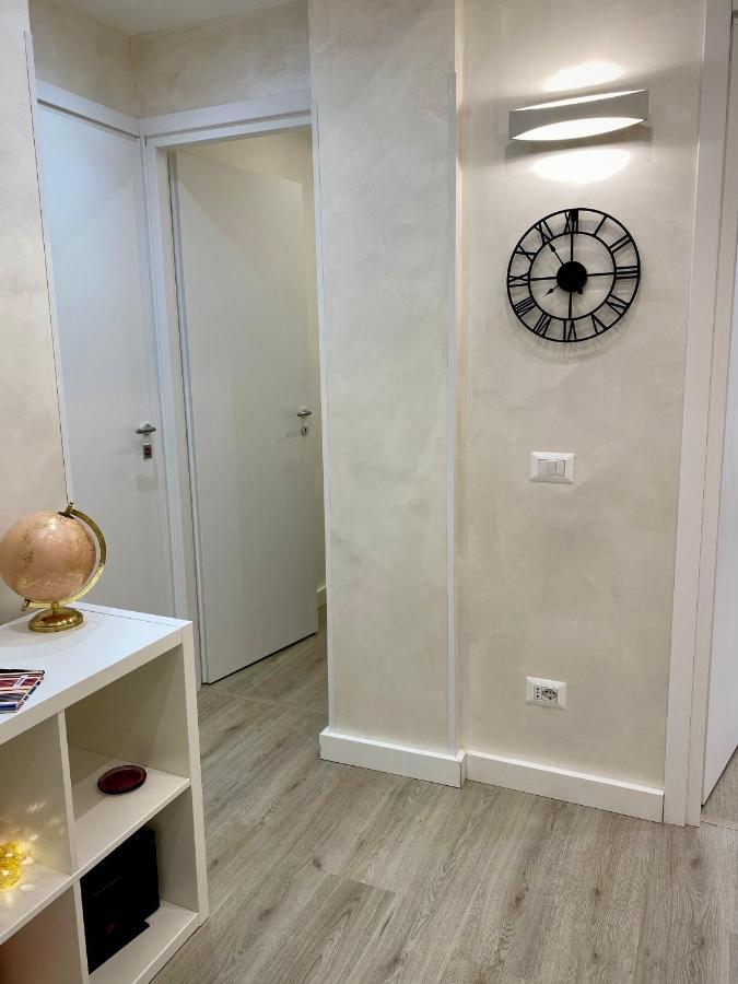 Close To The Coloseum, 2 Minutes Walk From Metro A Lägenhet Rom