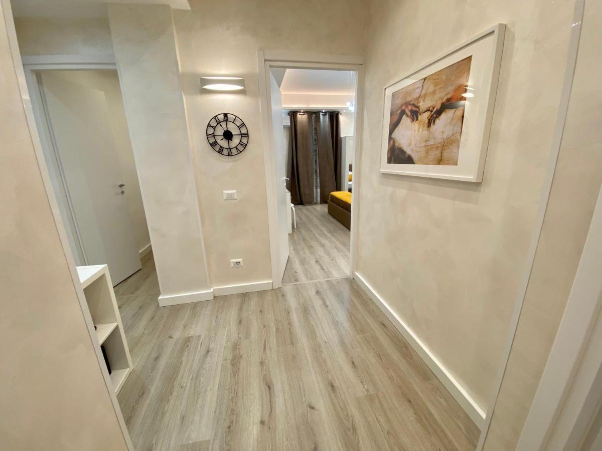 Close To The Coloseum, 2 Minutes Walk From Metro A Lägenhet *