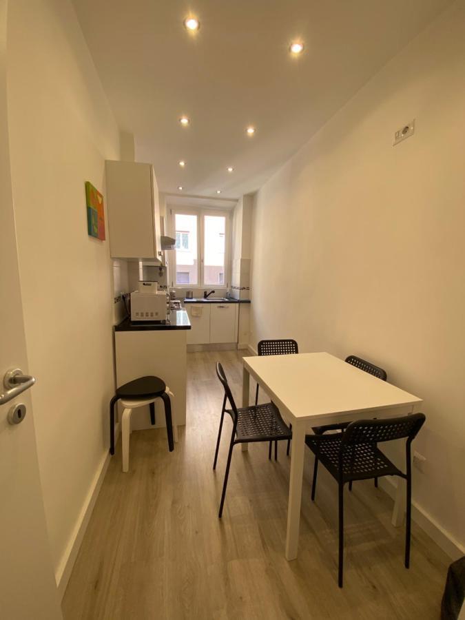 Lägenhet Close To The Coloseum, 2 Minutes Walk From Metro A Rom