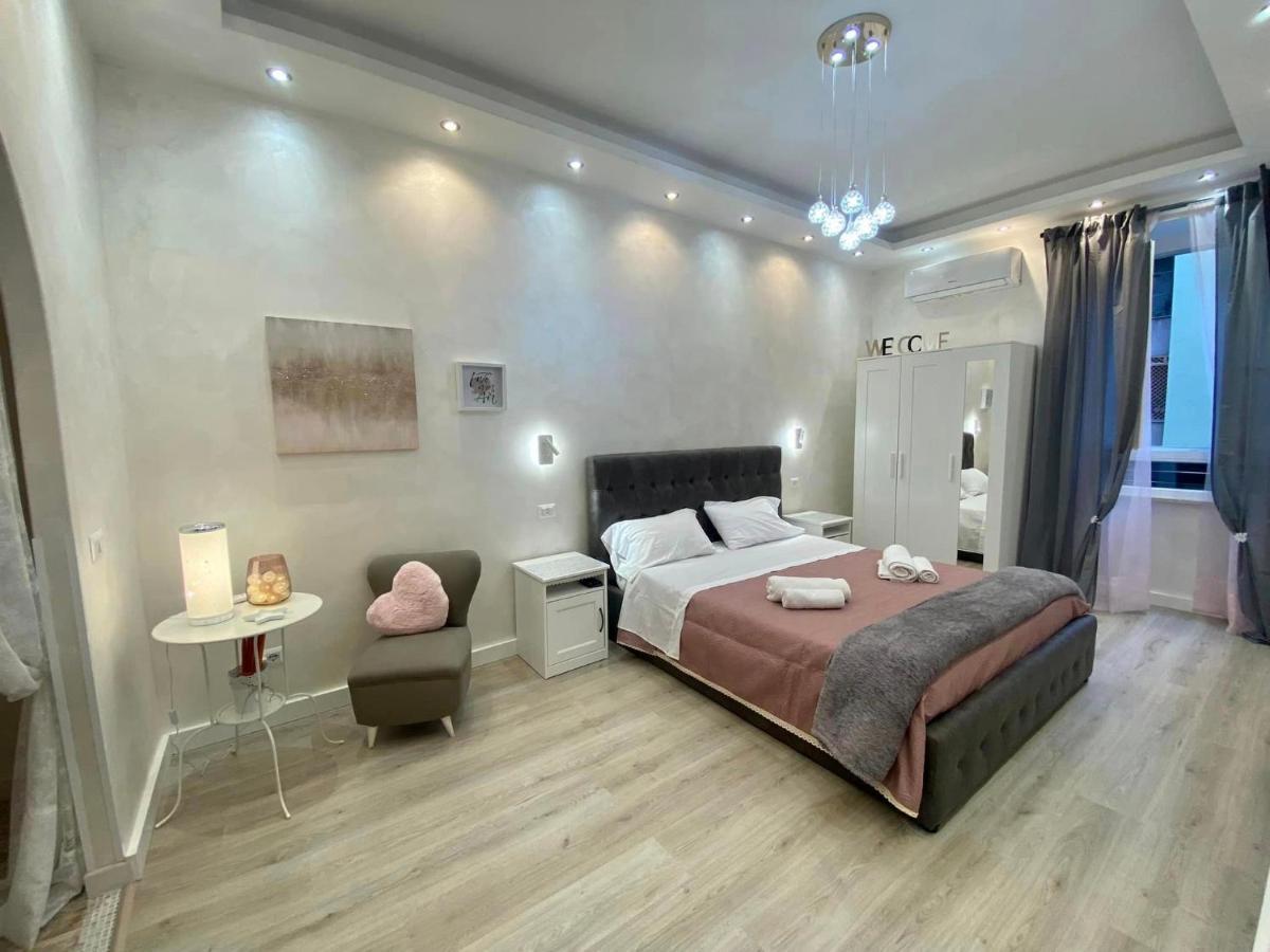 Close To The Coloseum, 2 Minutes Walk From Metro A Lägenhet *